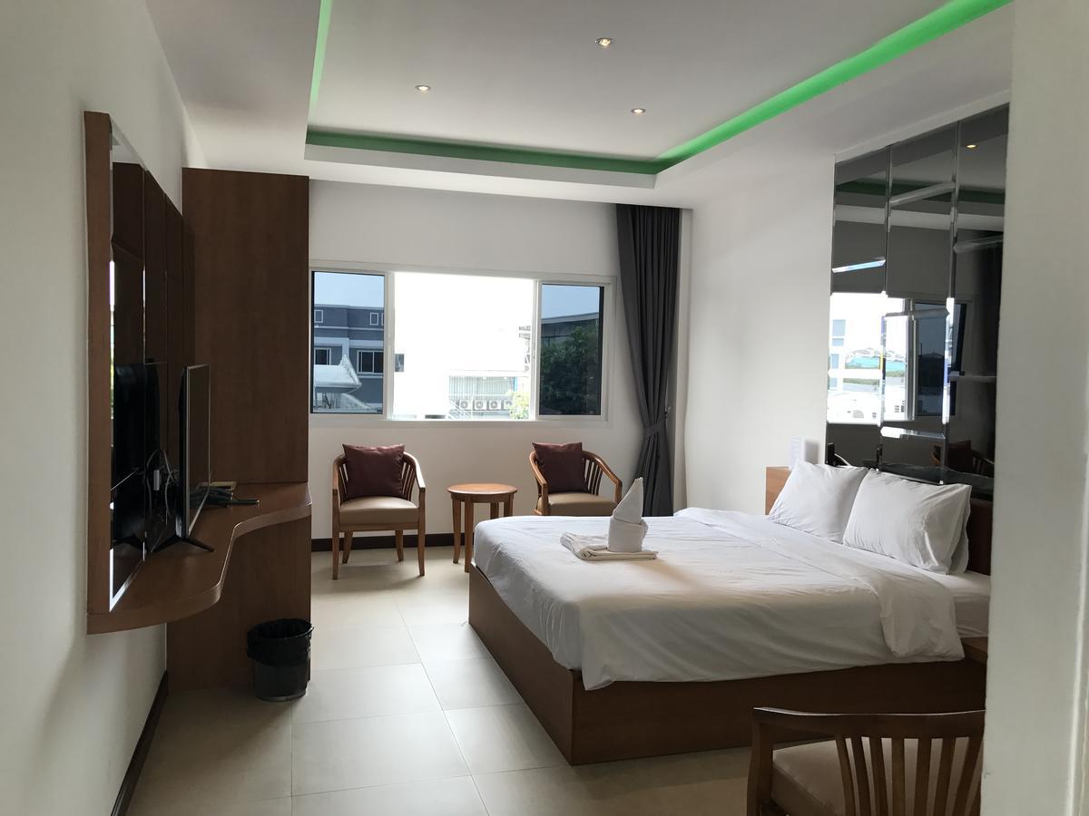 Picasso Motel Pattaya Bagian luar foto