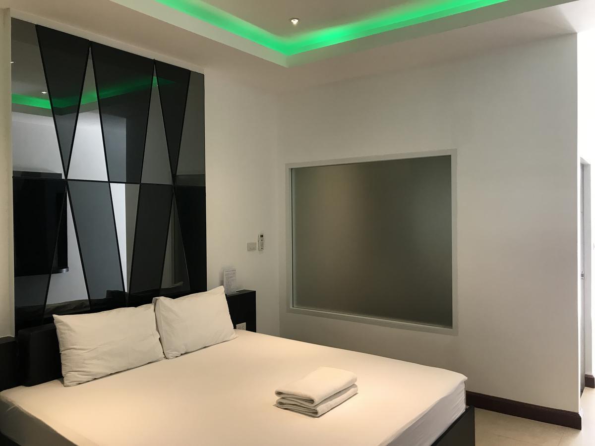 Picasso Motel Pattaya Bagian luar foto