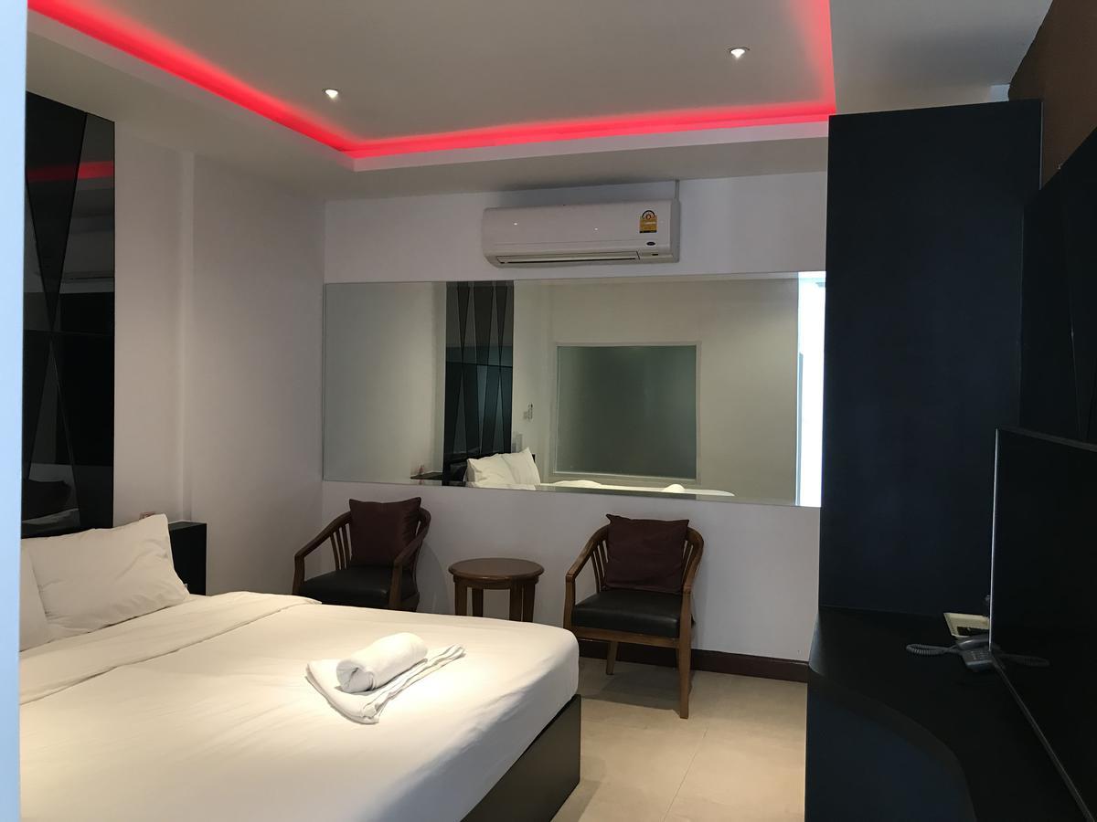 Picasso Motel Pattaya Bagian luar foto