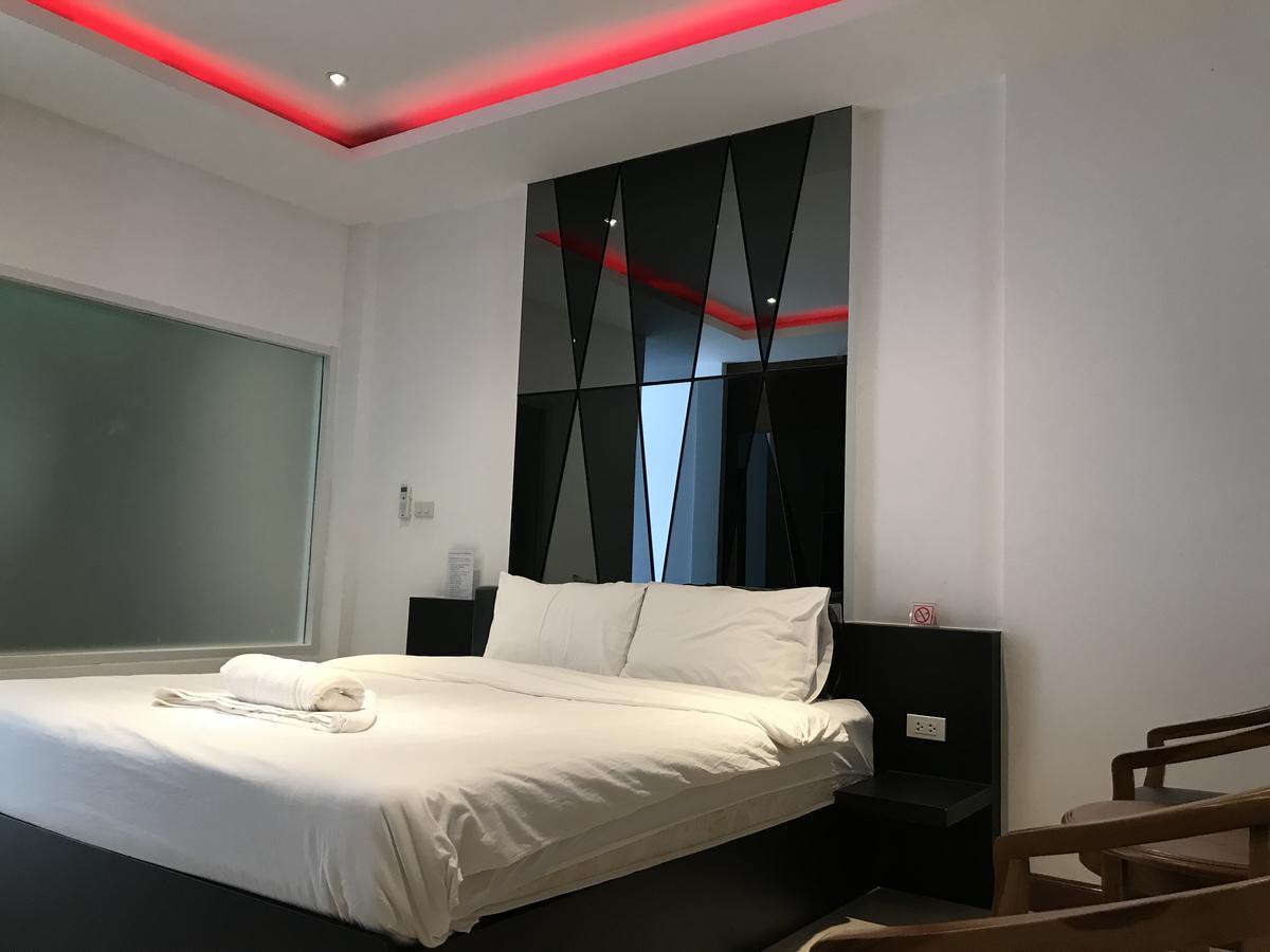 Picasso Motel Pattaya Bagian luar foto