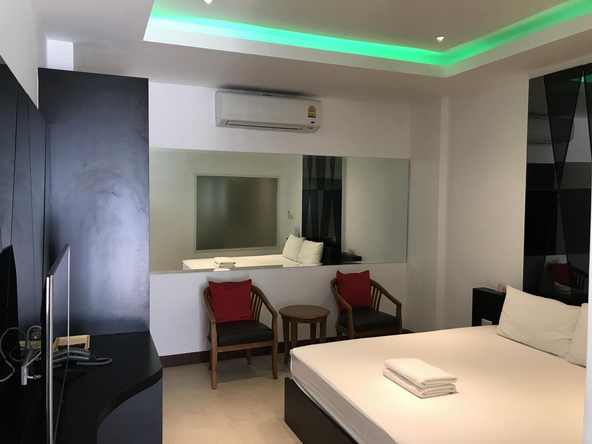 Picasso Motel Pattaya Bagian luar foto