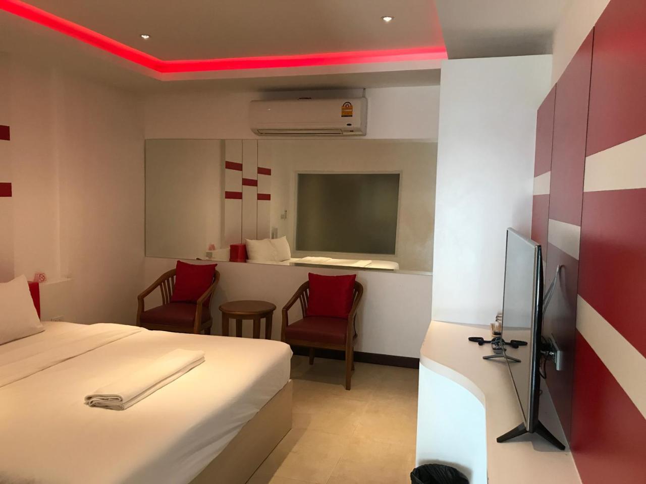 Picasso Motel Pattaya Bagian luar foto